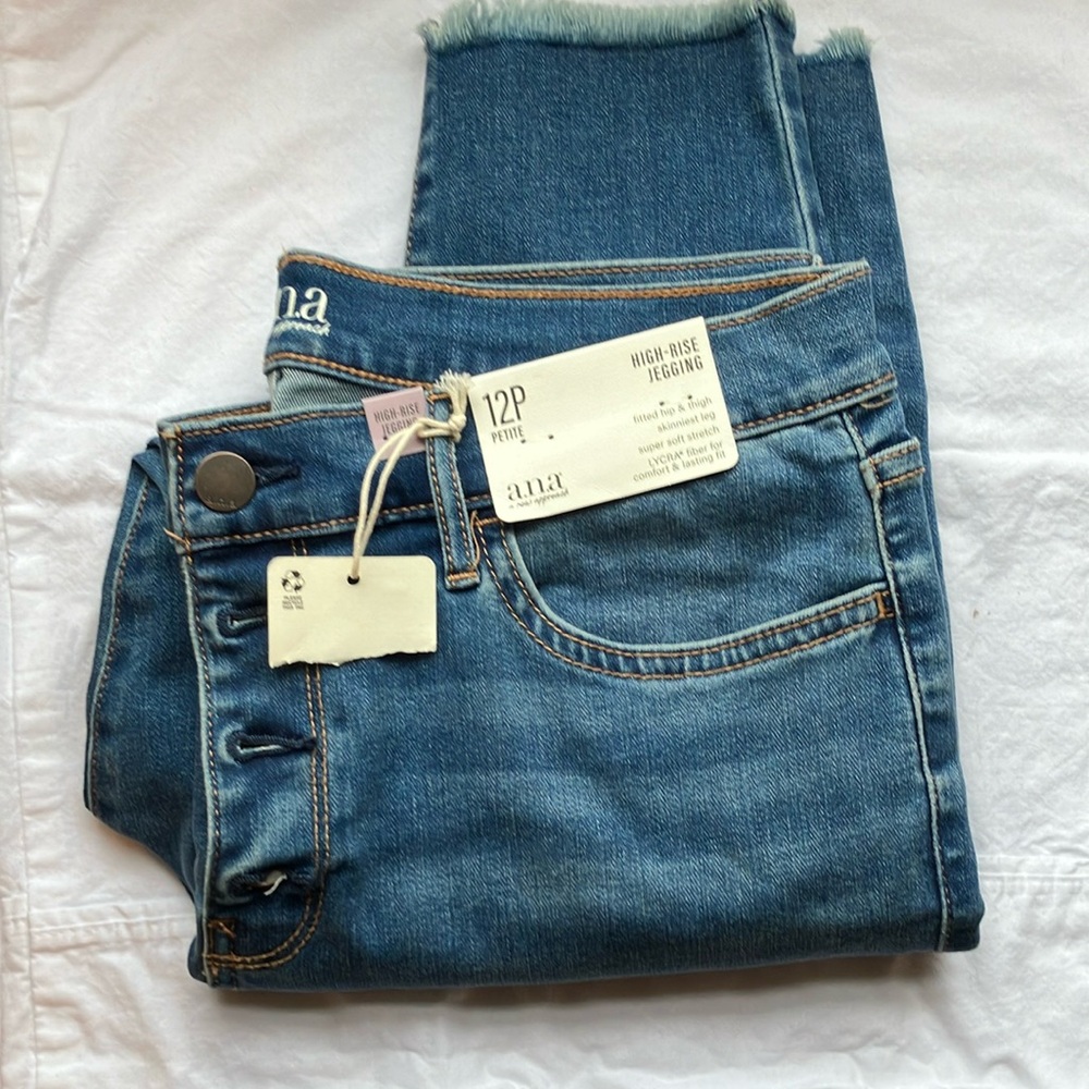 a.n.a. 12P high-rise Jegging. New with tags, excellent condition